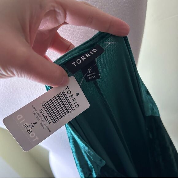 NWT TORRID Green Crushed Velvet Flutter Swing Wrap Dress - 2XL - Picture 8 of 9